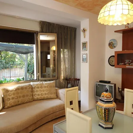 Relaxing In A Spacious Flat *